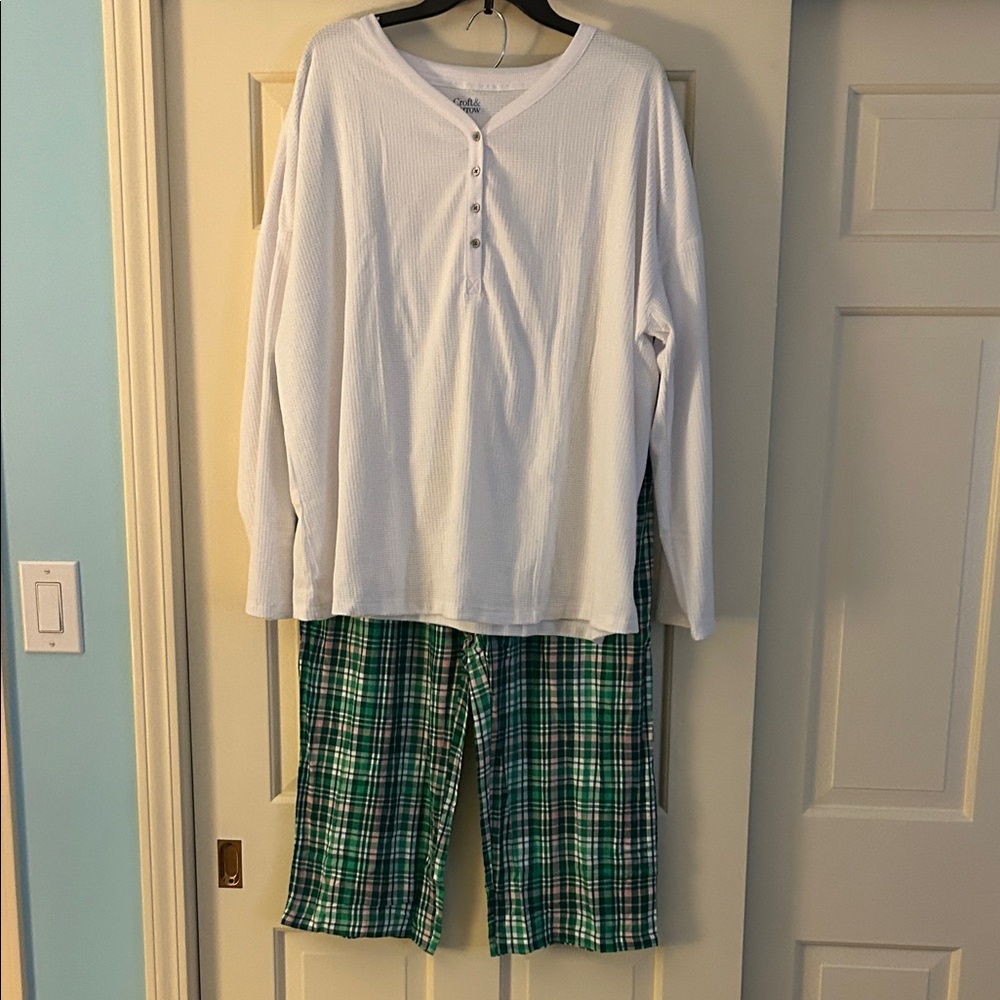 Croft & Barrow White Top and Green Plaid Pajama Set